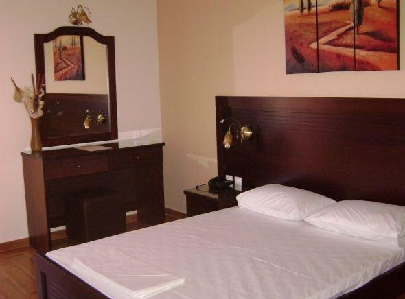 Pantheon Hotel & Suites Nerotriviá Room photo